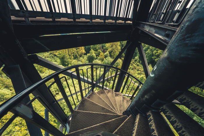 Wendeltreppe mit Blick ins Grüne