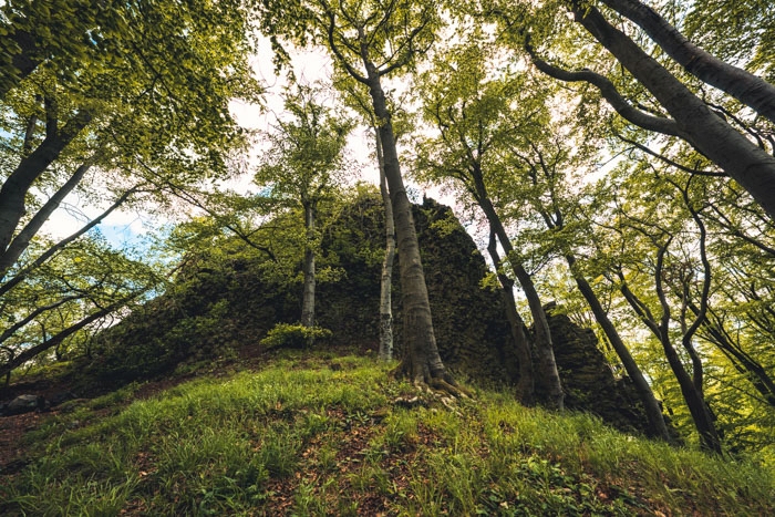 Blick auf den Basaltkegel des Hohlesteins