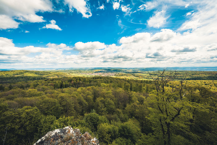 Der Ausblick vom Hohlestein ins Kasseler Umland