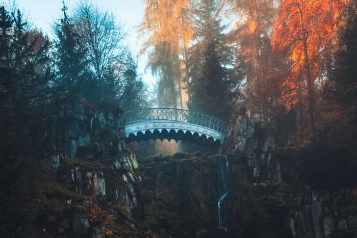 Herbstmorgen an der Teufelsbrücke im Bergpark Wilhelmshöhe