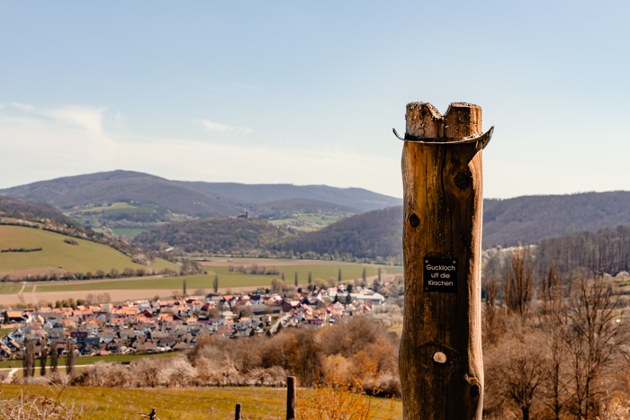 Das Guckloch uff die Kirschen—sie sind immer noch nicht reif!