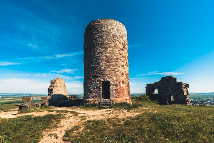 Im Innenhof der Burgruine